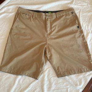 Quiksilver khaki amphibian 20” shorts, mens size 36